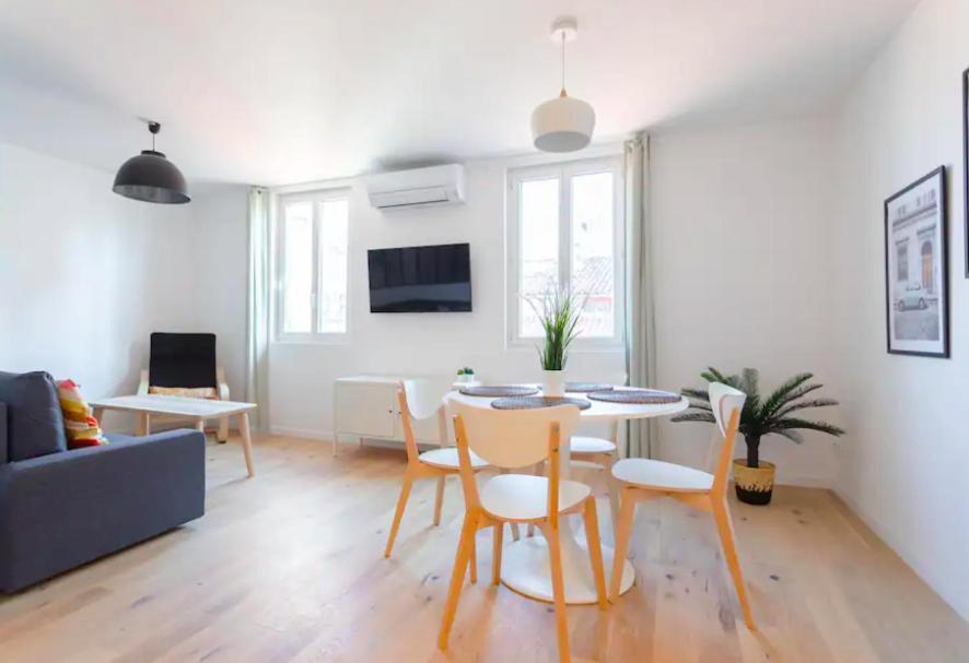 T2 ** Place Aux Huiles ** Vieux Port 마르세유 외부 사진